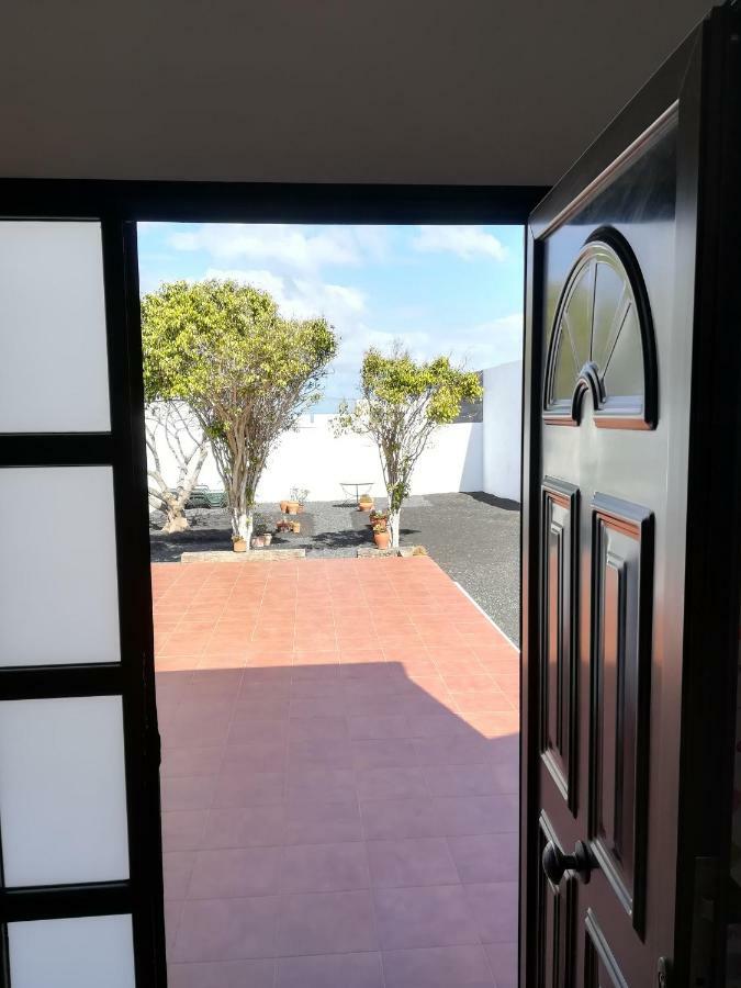 Vivienda Vacacional La Canada Tinajo Eksteriør bilde